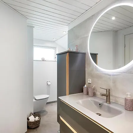 Feriehus Cozy And Well-maintained House Near