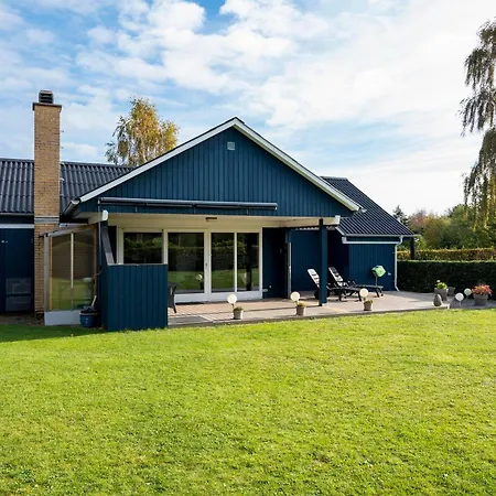 Feriehus Cozy And Well-maintained House Near